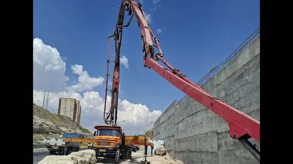 حادثه مرگبار در پروژه پل روگذر سه‌ راهی اهر/یک کارگر جان باخت، 2 نفر مصدوم شدند