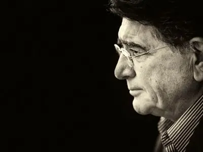 فیلم / یادی کنیم از تصنیف یعنی چه با صدای بهشتی محمدرضا شجریان / آوازی که هیچ وقت تکرار نشد 