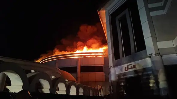 آتش سوزی تالار در جاده انزلی /  عملیات اطفا به سختی انجام شد