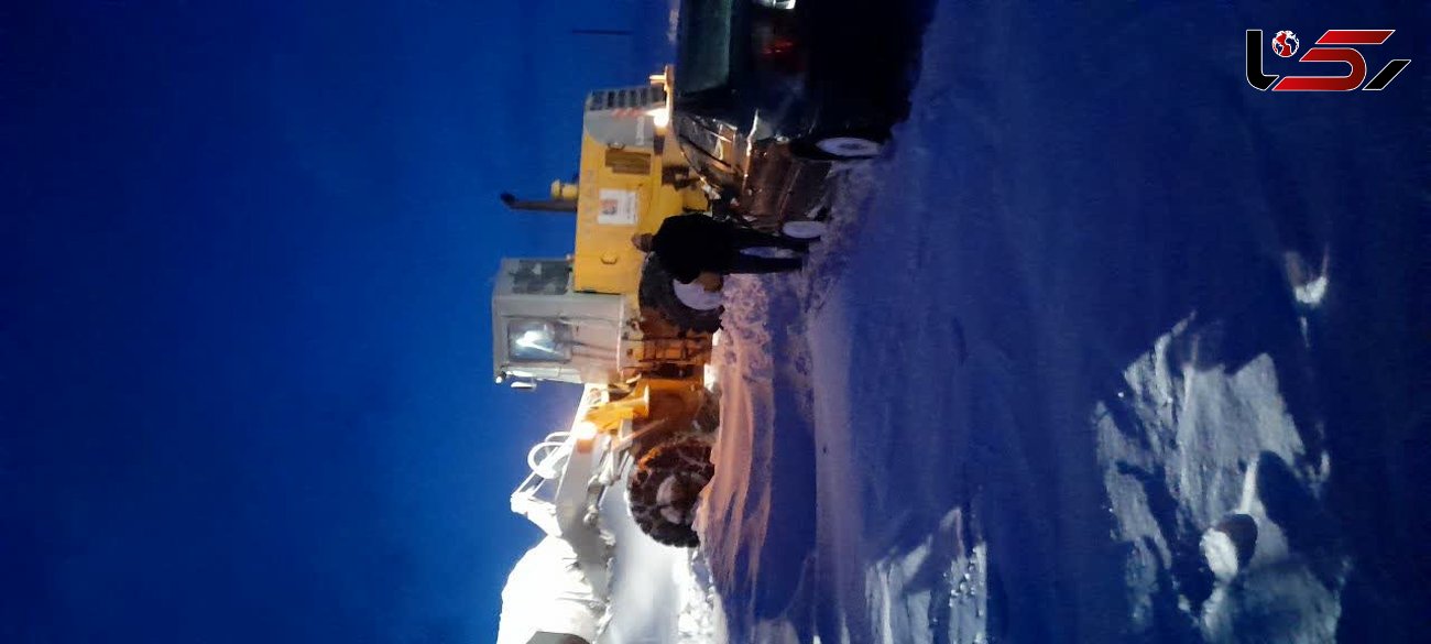 نجات ۲۰ خودرو گرفتار شده در برف وکولاک کهریزی هشترود