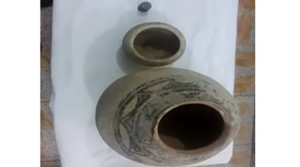 
کشف ۳ شی عتیقه با قدمت ۵ هزار ساله در جیرفت / برخورد قاطع دستگاه قضایی با قاچاقیچان عتیقه
