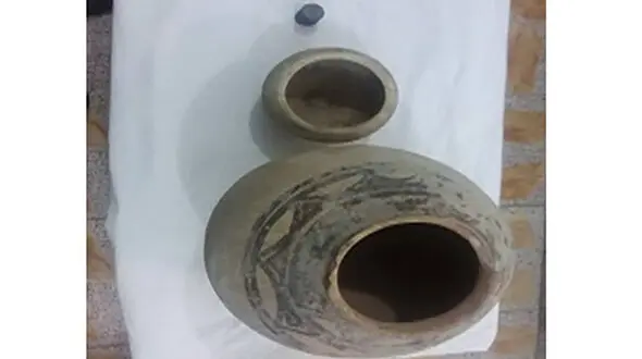 
کشف ۳ شی عتیقه با قدمت ۵ هزار ساله در جیرفت / برخورد قاطع دستگاه قضایی با قاچاقیچان عتیقه
