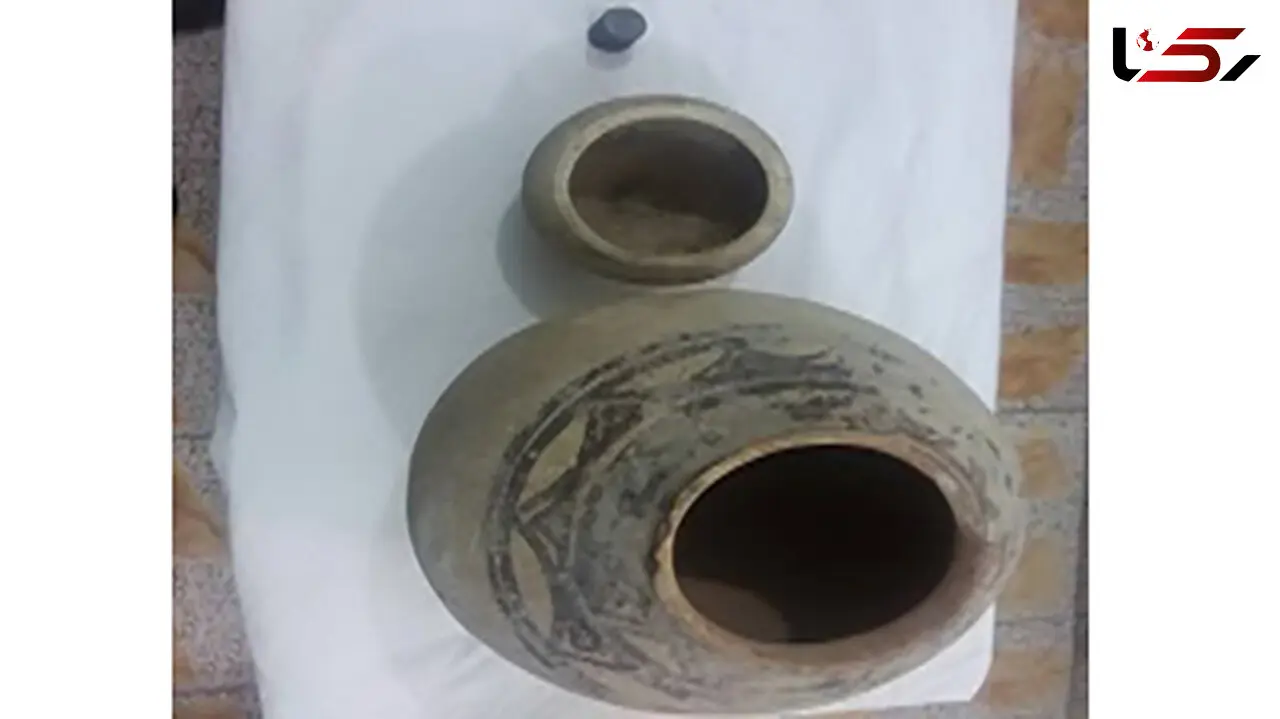 
کشف ۳ شی عتیقه با قدمت ۵ هزار ساله در جیرفت / برخورد قاطع دستگاه قضایی با قاچاقیچان عتیقه
