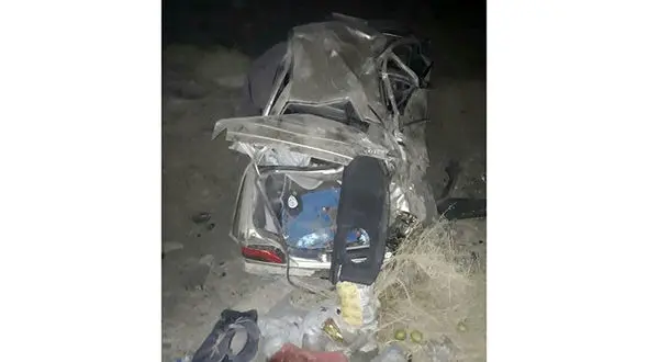 عکس / واژگونی خودروی سواری در محور زاهدان-زابل