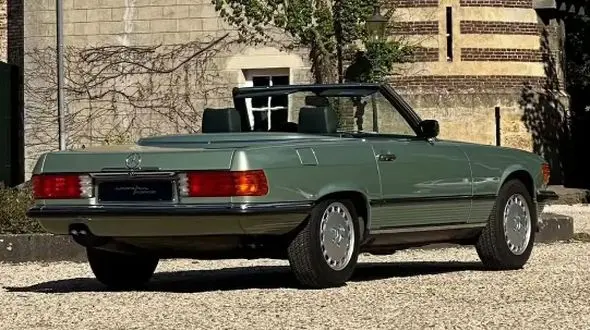 جذاب‌ ترین تصاویر کلاس SL مرسدس بنز؛ معرفی مدل انقلابی R107