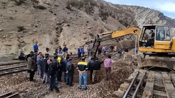 خروج وحشتناک قطار از ریل در مسیر دورود به اندیمشک 