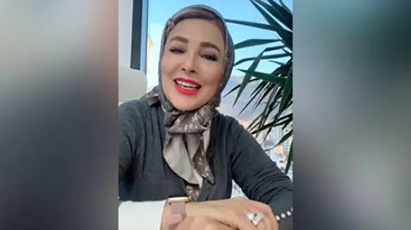  خانم مجری صدا و سیما : من ژیلا صادقی هستم ایرانی تبعه آمریکا !  / کسی اگر  ناراحت هستش بره خودش رو درمان بکنه ! + فیلم