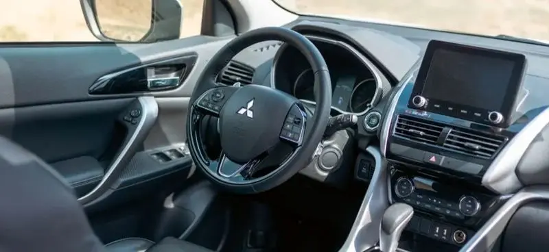 نقد و بررسی طراحی اکلیپس کراس ؛ لباسی اوانگارد بر تن میتسوبیشی