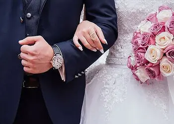 فیلم عجیب ترین جشن عروسی سال/ عروس و داماد با دیدن این میهمان هر دو گریه کردند !