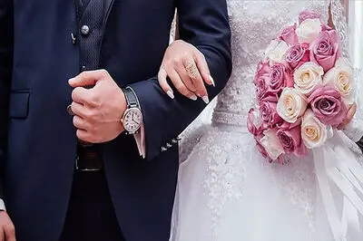 فیلم عجیب ترین جشن عروسی سال/ عروس و داماد با دیدن این میهمان هر دو گریه کردند !