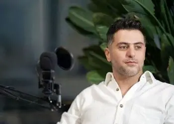 فیلم/ زیباترین شعری که اگر بشنوی هزار برابر بیشتر از قبل عاشق میشوی/عاشقانه‌ای بی‌همتا از علی ضیاء با سروده یاسر قنبرلو 