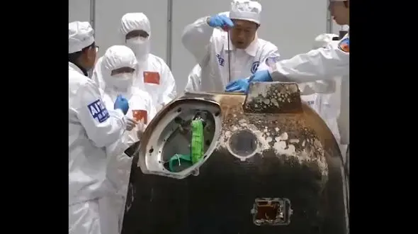 استخراج کپسول با خاک ماه توسط چینی ها + فیلم 