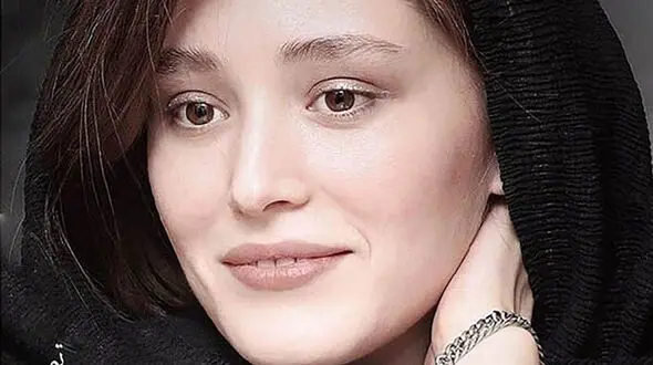 حمله تند فرشته حسینی به سلبریتی های ایران ! / فقط تماشاگرید ! + عکس
