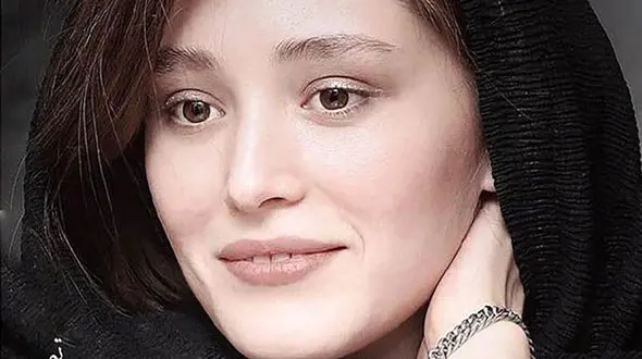 حمله تند فرشته حسینی به سلبریتی های ایران ! / فقط تماشاگرید ! + عکس
