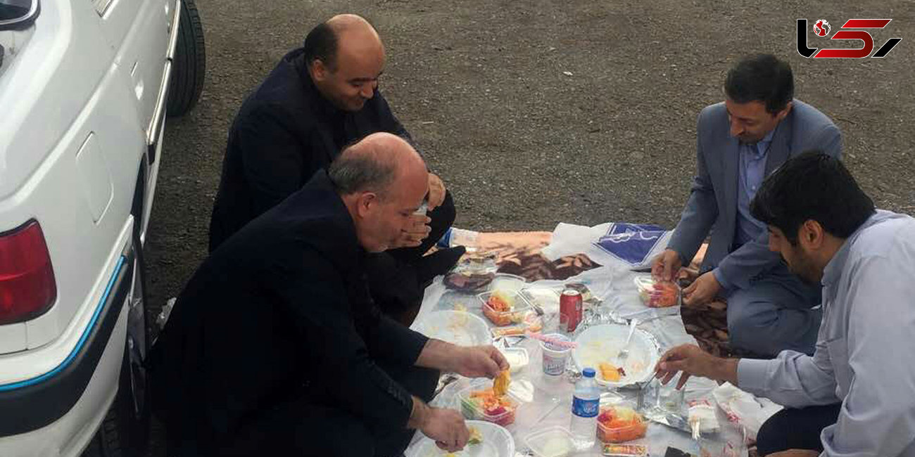 ناهارخوردن رئیس کمیته امداد در کنار جاده + عکس 