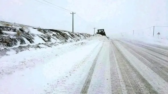 فاجعه در چند قدمی تهران/۵۰ مسافر 2 روز در جاده قدیم قم مانده اند!
