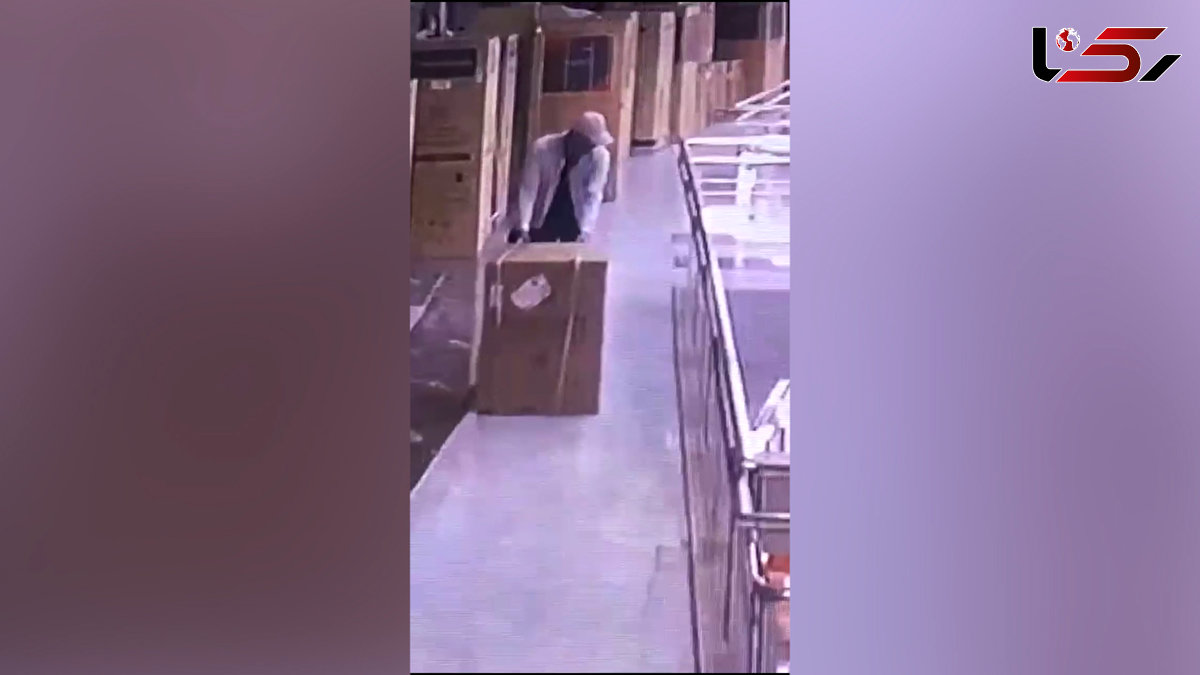  فیلم صحنه سرقت ماشین لباسشویی از یک پاساژ 