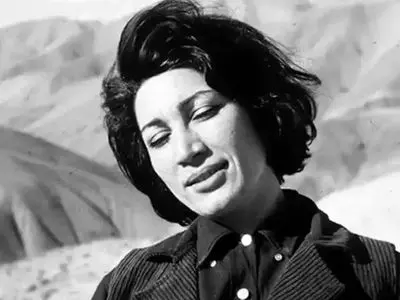 فیلم اشعار فاخر/ شعری جانگداز از فروغ فرخزاد با صدای خسته اش