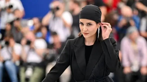 به مناسبت روز جهانی زنان شاغل مجرد: نگاهی به هنرنمایی جذاب پریناز ایزدیار، نازنین بیاتی و سارا بهرامی در نقش شیرزنان ایرانی