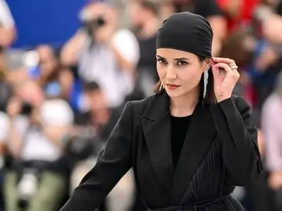 به مناسبت روز جهانی زنان شاغل مجرد: نگاهی به هنرنمایی جذاب پریناز ایزدیار، نازنین بیاتی و سارا بهرامی در نقش شیرزنان ایرانی