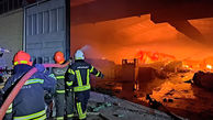 آتش سوزی بزرگ در کارخانه رنگ آذر شهر /  ۹ نفر سوختند