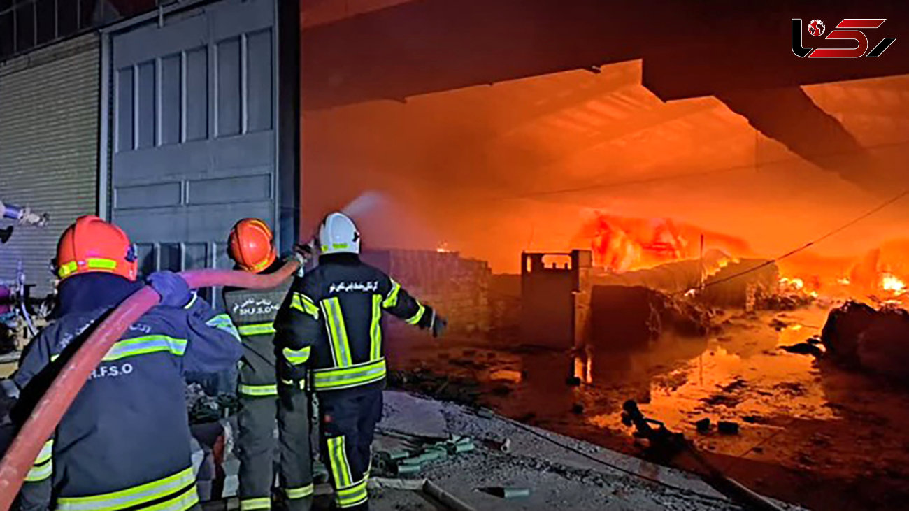 آتش سوزی بزرگ در کارخانه رنگ آذر شهر /  ۹ نفر سوختند