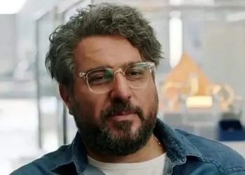 نگاهی به استایل زمستانی بازیگران در پشت صحنه یک تئاتر/ از محسن کیایی و بهرنگ علوی تا سمیرا حسن پور و مهسا طهماسبی