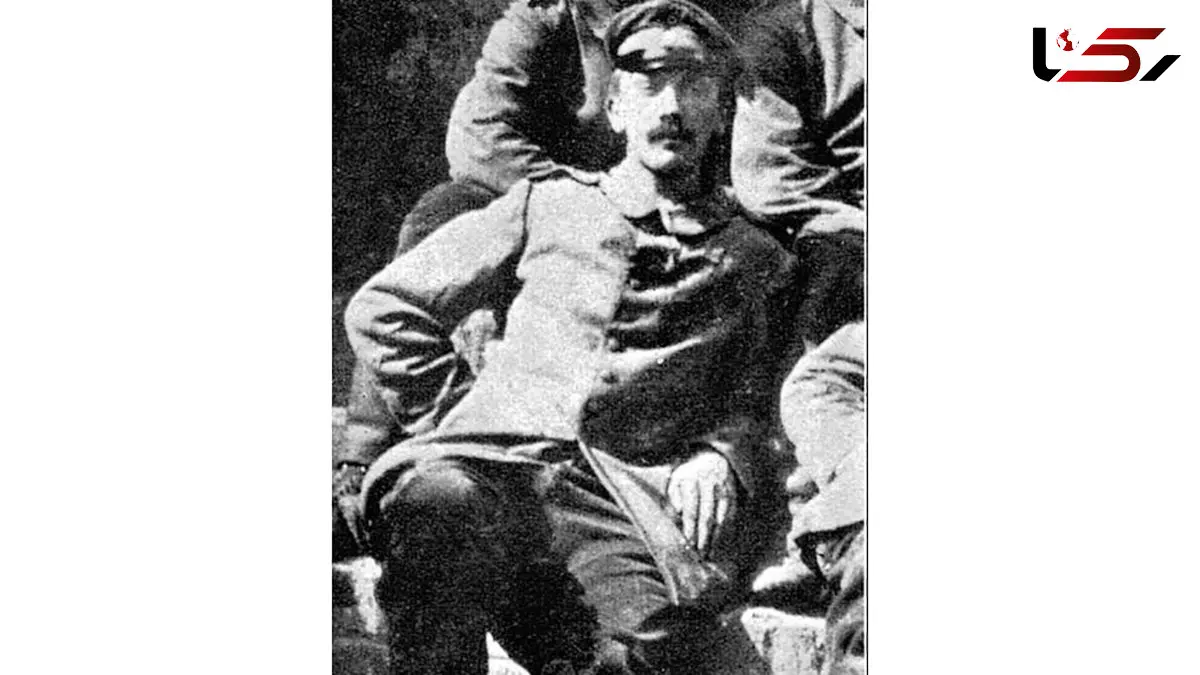 هیتلر را با این سبیل ندیده بودید! + عکس