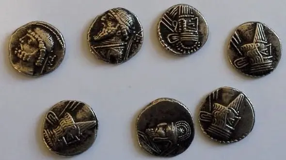 کشف سکه‌های تاریخی توسط پلیس در آبدانان