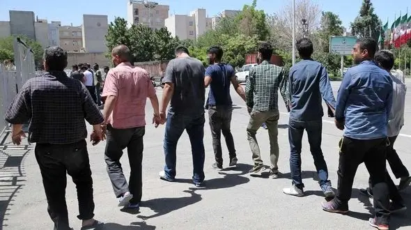 دستبند پلیس بر دستان 7 قاپ زن حرفه ای در کرمانشاه