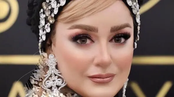 فیلم خلاقیت نقاش ایرانی در طراحی چهره نعیمه نظام‌دوست  /  نعیمه انگار توی آینه خودش رو می بینه !