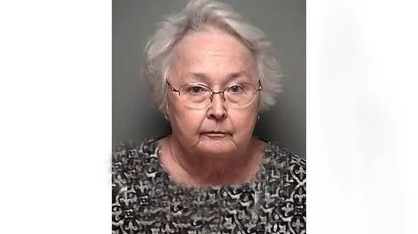 زن حسود شوهر 78 ساله اش را با بیل کشت + عکس