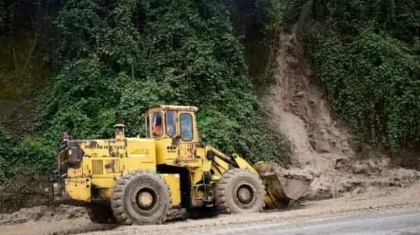 کوه تنگه دالان ریزش در پی زلزله ۵.۴ ریشتری کرد + فیلم