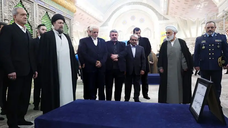 دکتر مسعود پزشکیان و اعضای هیات دولت صبح امروز شنبه ۱۱ بهمن ۱۴۰۴  در آیین تجدید میثاق دولت با آرمان‌های امام راحل 