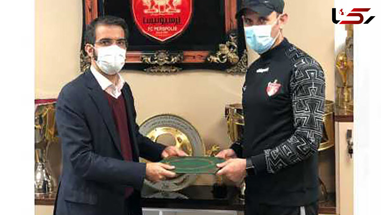  یحیی گل‌محمدی قراردادش را با باشگاه پرسپولیس تمدید کرد