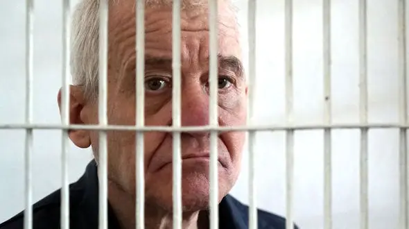 ازدواج یک دختر جوان با قاتل شیطان صفت در زندان / می خواستم از او باردار شوم! + عکس 