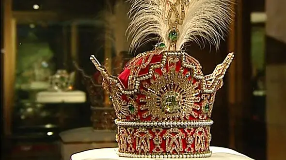 موزه جواهرات ملی بار دیگر تعطیل شد / روابط عمومی بانک مرکزی علت را بیان کرد