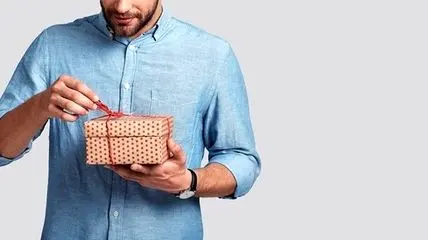 هدیه روز مرد برای همکار چی بخریم؟ 20 کادو کاربردی
