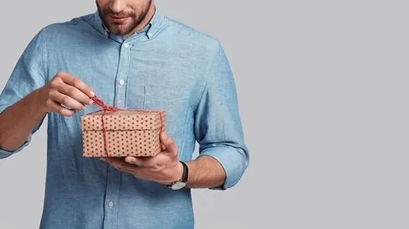 هدیه روز مرد برای همکار چی بخریم؟ 20 کادو کاربردی
