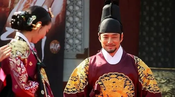 عکس/ سفر در زمان؛ «امپراتور سوک جونگ» سریال دونگی در مراسم عروسی اش؛ سال 1384 / دیسکاور