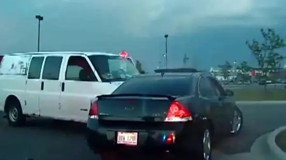 تصادف خودروی فراری به تعقیب و گریز پلیس خاتمه داد + فیلم