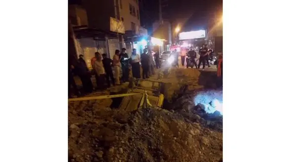 گودال آب و فاضلاب پراید را با 5 سرنشین در بهبهان بلعید +فیلم