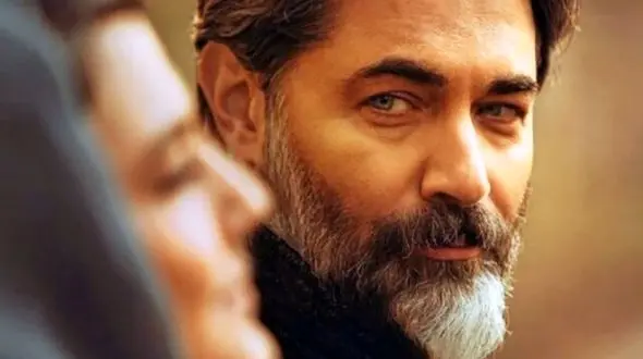 قاب‌ دونفره پارسا پیروزفر و هدی زین‌العابدین در یک نمایشگاه 