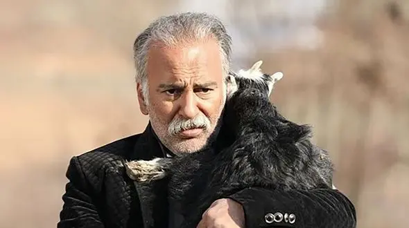 چهره واقعی و جذاب عموی دردسر ساز سریال نون خ !  /  حمیدرضا آذرنگ را عمرا در خیابان بشناسید !+ عکس