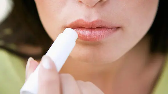 راهکارهای ساده و راحت برای خلاصی از ترک لب 