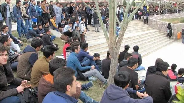 کمیته امداد و بنیاد مستضعفان کی به کمک مردم می آیند؟ / بدتر از وضع کارگران اوضاع بیکاران است