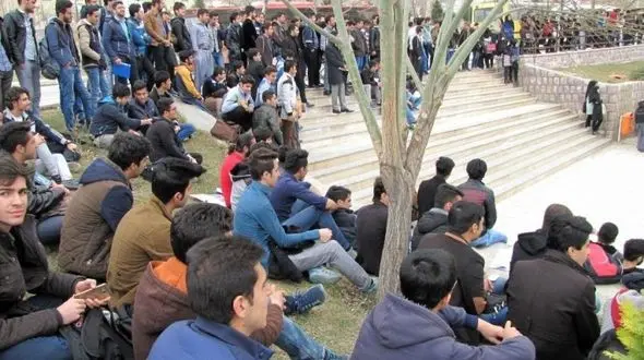 کمیته امداد و بنیاد مستضعفان کی به کمک مردم می آیند؟ / بدتر از وضع کارگران اوضاع بیکاران است