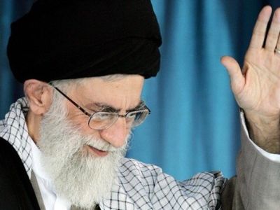 واکنش احساسی بازیگر مطرح ایرانی به هدیه خاص رهبر معظم انقلاب در بیمارستان: آقای ما آقاست...+ فیلم