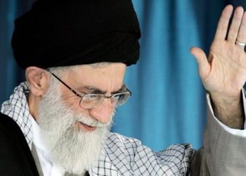 واکنش احساسی بازیگر مطرح ایرانی به هدیه خاص رهبر معظم انقلاب در بیمارستان: آقای ما آقاست...+ فیلم