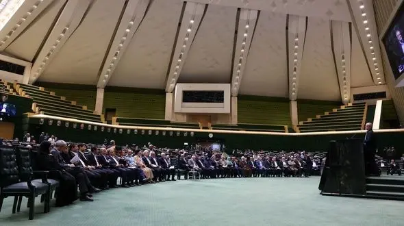 بازی پشت پرده مخالفان دولت در جلسات شبانه نمایندگان!